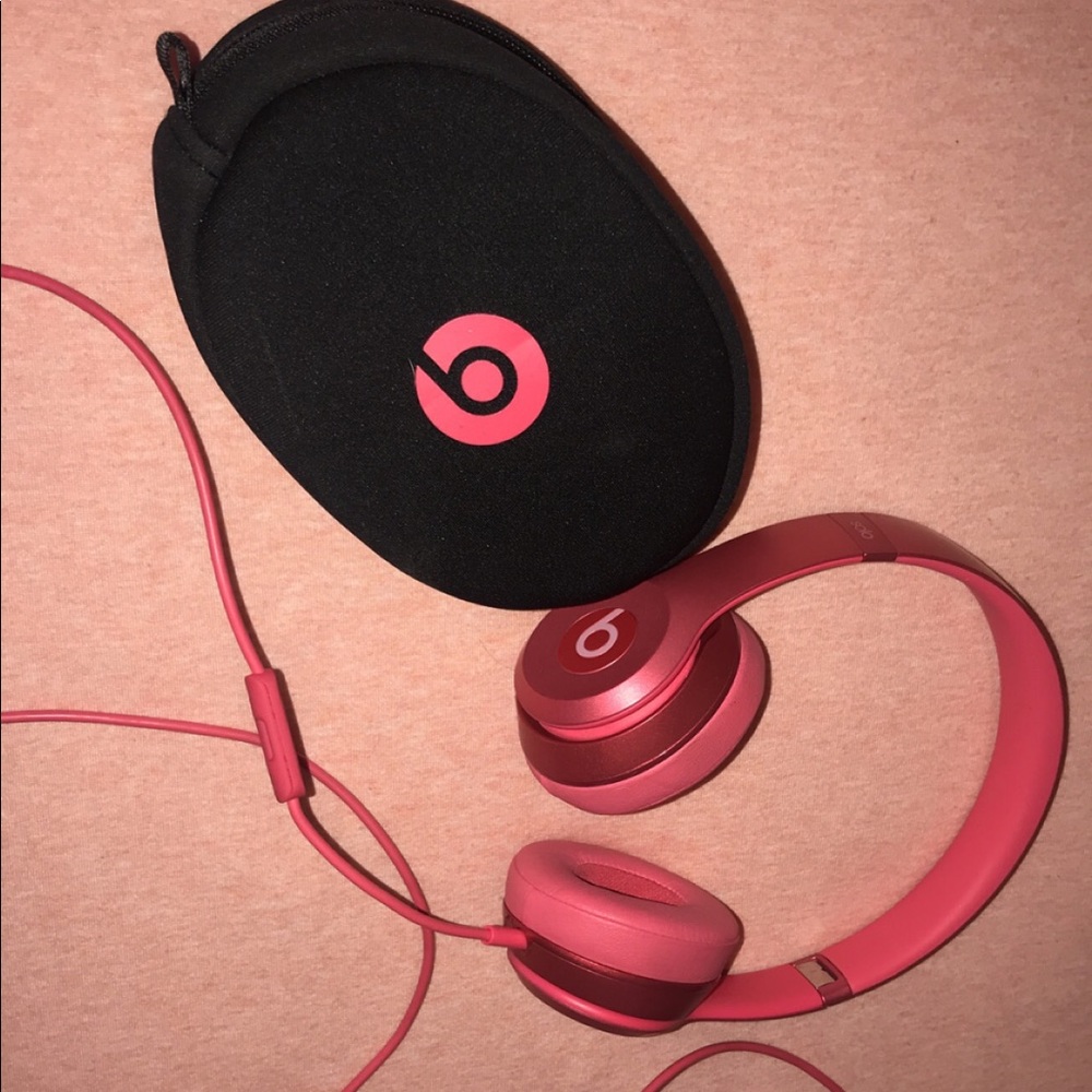 Pink beats solos